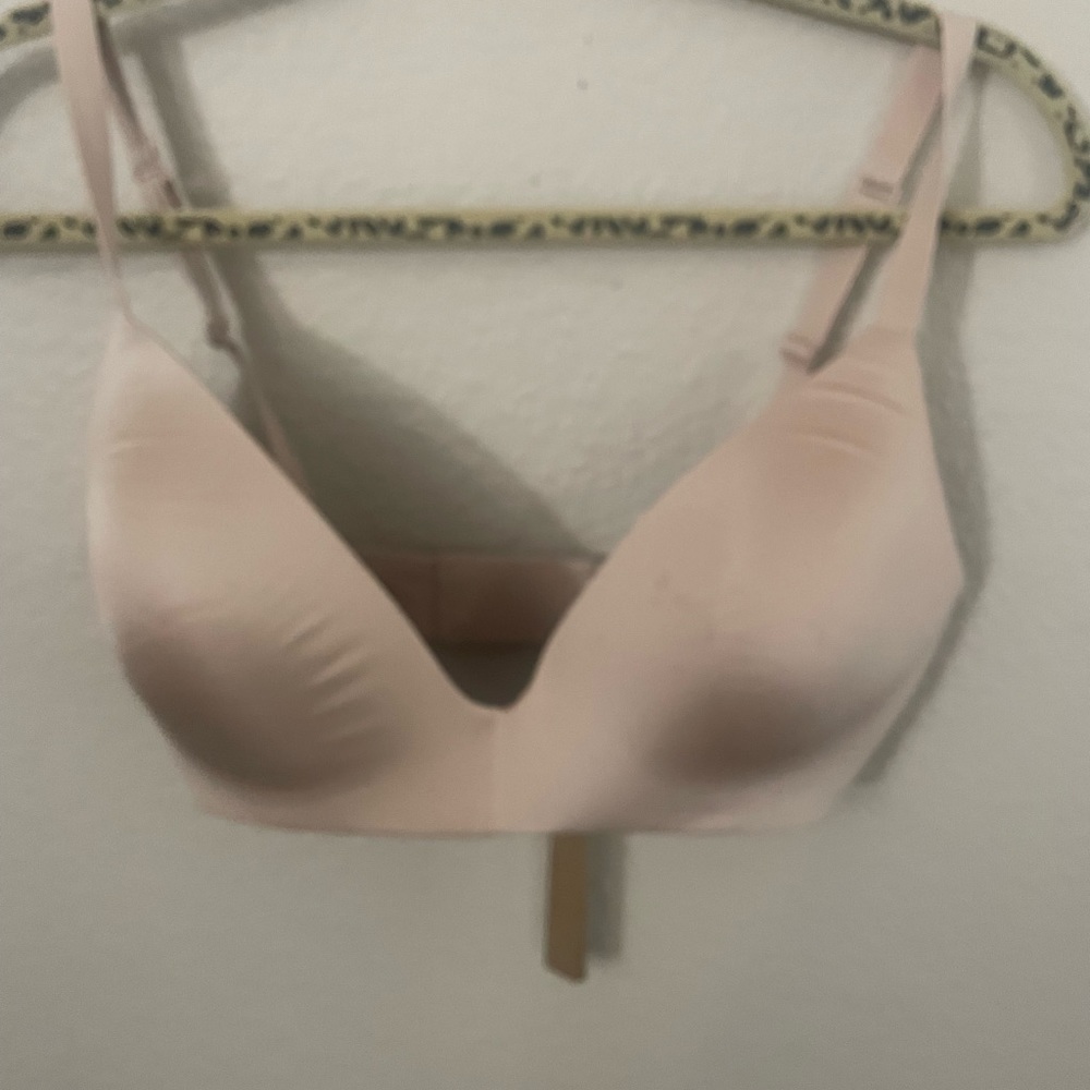 NWT SKIMS WIRELESS
LIGHTLY LINED BRA - mica color